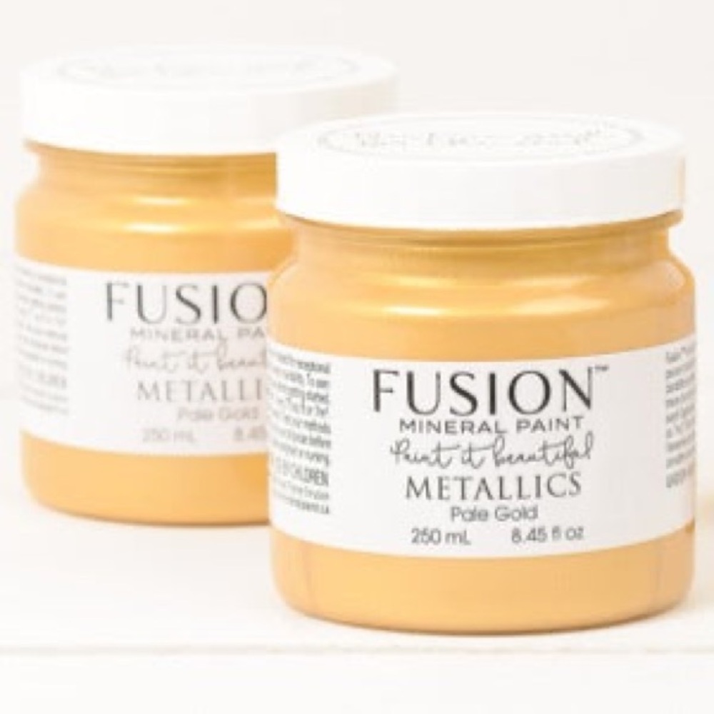 Fusion Mineral metallics paint in Gold